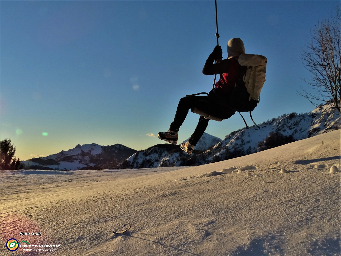 88 In altalena mentre il sole si avvia al tramonto.JPG